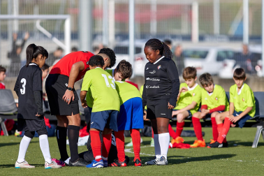 Imágenes del encuentro Amor de Dios 0 - 3 San Miguel (Aoiz) de la primera jornada del XL Torneo Interescolar.