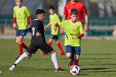 Imágenes del encuentro Amor de Dios 0 - 3 San Miguel (Aoiz) de la primera jornada del XL Torneo Interescolar.