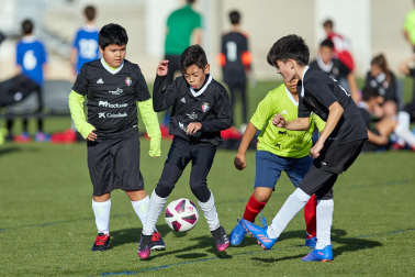 Imágenes del encuentro Amor de Dios 0 - 3 San Miguel (Aoiz) de la primera jornada del XL Torneo Interescolar.