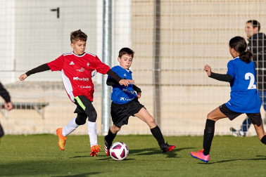 Imágenes del encuentro Cardenal Ilundain 3-3 Calasanz de la primera jornada del XL Torneo Interescolar.
