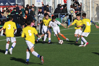 Imágenes del encuentro Ikastola Jaso 2-3 Luis Amigó de la primera jornada del XL Torneo Interescolar.
