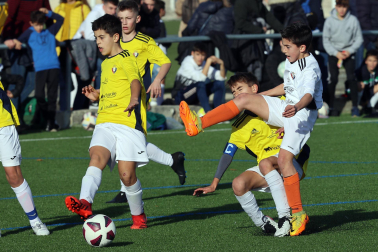 Imágenes del encuentro Ikastola Jaso 2-3 Luis Amigó de la primera jornada del XL Torneo Interescolar.