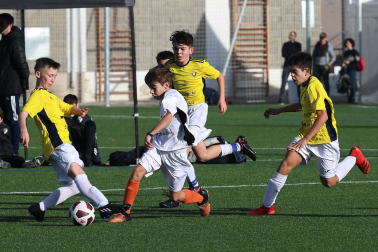 Imágenes del encuentro Ikastola Jaso 2-3 Luis Amigó de la primera jornada del XL Torneo Interescolar.
