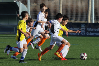 Imágenes del encuentro Ikastola Jaso 2-3 Luis Amigó de la primera jornada del XL Torneo Interescolar.
