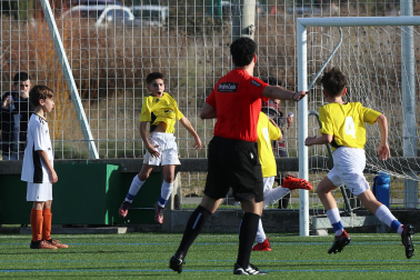 Imágenes del encuentro Ikastola Jaso 2-3 Luis Amigó de la primera jornada del XL Torneo Interescolar.
