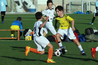 Imágenes del encuentro Ikastola Jaso 2-3 Luis Amigó de la primera jornada del XL Torneo Interescolar.