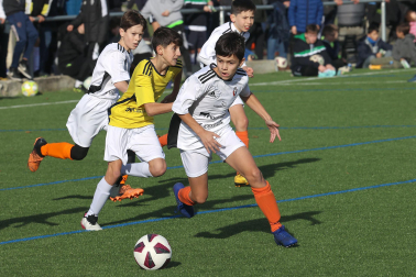 Imágenes del encuentro Ikastola Jaso 2-3 Luis Amigó de la primera jornada del XL Torneo Interescolar.