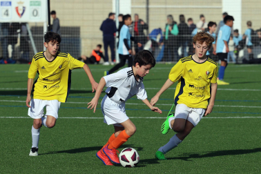 Imágenes del encuentro Ikastola Jaso 2-3 Luis Amigó de la primera jornada del XL Torneo Interescolar.