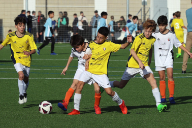 Imágenes del encuentro Ikastola Jaso 2-3 Luis Amigó de la primera jornada del XL Torneo Interescolar.