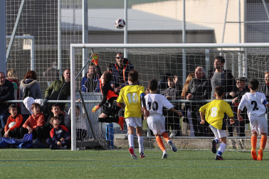 Imágenes del encuentro Ikastola Jaso 2-3 Luis Amigó de la primera jornada del XL Torneo Interescolar.