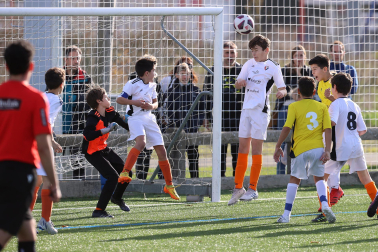 Imágenes del encuentro Ikastola Jaso 2-3 Luis Amigó de la primera jornada del XL Torneo Interescolar.