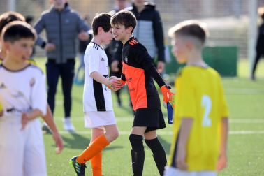 Imágenes del encuentro Ikastola Jaso 2-3 Luis Amigó de la primera jornada del XL Torneo Interescolar.