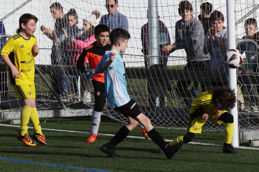 Imágenes del encuentro Las Amescoas 0-2 Santa Ana de la primera jornada del XL Torneo Interescolar.