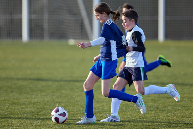 Imágenes del encuentro Teresianas 6-1 Santísimo Sacramento de la primera jornada del XL Torneo Interescolar.