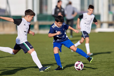 Imágenes del encuentro Teresianas 6-1 Santísimo Sacramento de la primera jornada del XL Torneo Interescolar.