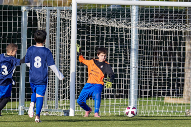 Imágenes del encuentro Teresianas 6-1 Santísimo Sacramento de la primera jornada del XL Torneo Interescolar.