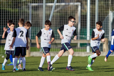 Imágenes del encuentro Teresianas 6-1 Santísimo Sacramento de la primera jornada del XL Torneo Interescolar.