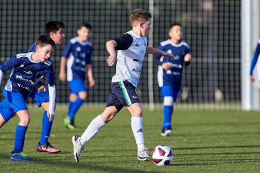 Imágenes del encuentro Teresianas 6-1 Santísimo Sacramento de la primera jornada del XL Torneo Interescolar.