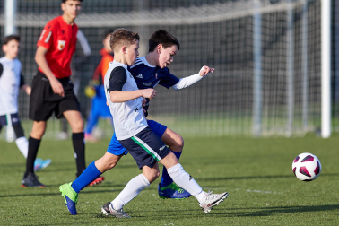 Imágenes del encuentro Teresianas 6-1 Santísimo Sacramento de la primera jornada del XL Torneo Interescolar.