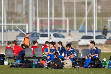 Imágenes del encuentro Teresianas 6-1 Santísimo Sacramento de la primera jornada del XL Torneo Interescolar.