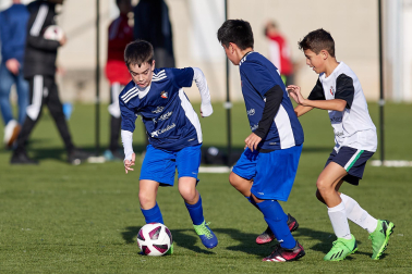 Imágenes del encuentro Teresianas 6-1 Santísimo Sacramento de la primera jornada del XL Torneo Interescolar.