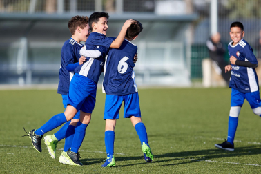 Imágenes del encuentro Teresianas 6-1 Santísimo Sacramento de la primera jornada del XL Torneo Interescolar.