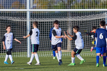 Imágenes del encuentro Teresianas 6-1 Santísimo Sacramento de la primera jornada del XL Torneo Interescolar.