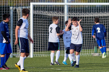 Imágenes del encuentro Teresianas 6-1 Santísimo Sacramento de la primera jornada del XL Torneo Interescolar.