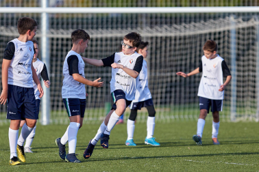 Imágenes del encuentro Teresianas 6-1 Santísimo Sacramento de la primera jornada del XL Torneo Interescolar.