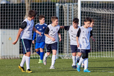 Imágenes del encuentro Teresianas 6-1 Santísimo Sacramento de la primera jornada del XL Torneo Interescolar.