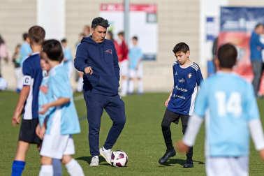 Imágenes del encuentro El Lago Mendillorri 3-0 Esclavas Sº Corazón de la primera jornada del XL Torneo Interescolar.