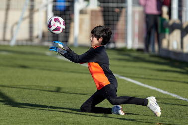 Imágenes del encuentro Puente La Reina Gares 4-0 Maristas de la primera jornada del XL Torneo Interescolar.