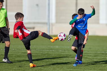 Imágenes del encuentro Puente La Reina Gares 4-0 Maristas de la primera jornada del XL Torneo Interescolar.