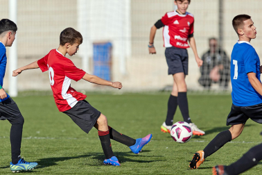 Imágenes del encuentro Puente La Reina Gares 4-0 Maristas de la primera jornada del XL Torneo Interescolar.