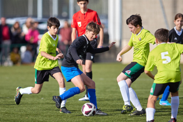 Imágenes del encuentro San Fermin Ik. 1-3 Buztintxuri de la primera jornada del XL Torneo Interescolar.
