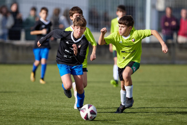 Imágenes del encuentro San Fermin Ik. 1-3 Buztintxuri de la primera jornada del XL Torneo Interescolar.