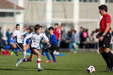 Imágenes del encuentro San Ignacio 3-2 Erreniega de la primera jornada del XL Torneo Interescolar.