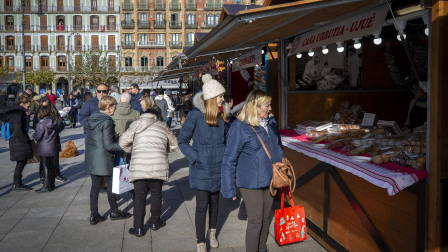 Las 28 casetas ofrecen productos artesanales, muchos de ellos alimenticios