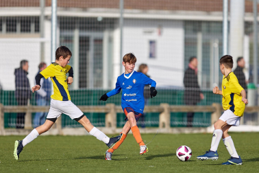 Imágenes del encuentro Bernart Etxepare 0-1 Liceo Monjardín de la segunda jornada del XL Torneo Interescolar.
