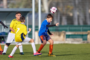 Imágenes del encuentro Bernart Etxepare 0-1 Liceo Monjardín de la segunda jornada del XL Torneo Interescolar.