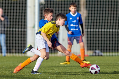 Imágenes del encuentro Bernart Etxepare 0-1 Liceo Monjardín de la segunda jornada del XL Torneo Interescolar.