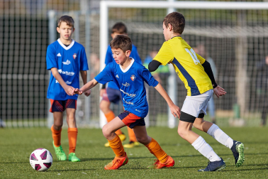 Imágenes del encuentro Bernart Etxepare 0-1 Liceo Monjardín de la segunda jornada del XL Torneo Interescolar.