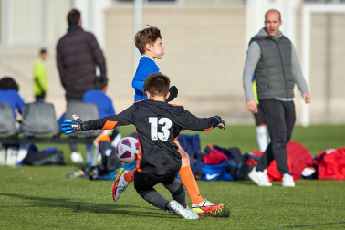 Imágenes del encuentro Bernart Etxepare 0-1 Liceo Monjardín de la segunda jornada del XL Torneo Interescolar.