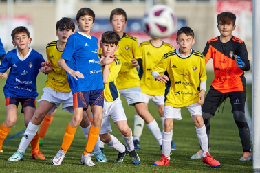 Imágenes del encuentro Bernart Etxepare 0-1 Liceo Monjardín de la segunda jornada del XL Torneo Interescolar.