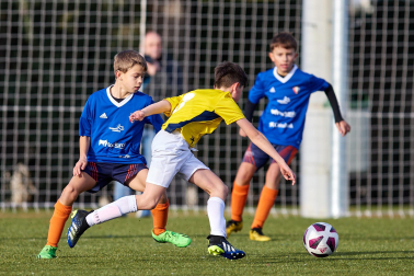 Imágenes del encuentro Bernart Etxepare 0-1 Liceo Monjardín de la segunda jornada del XL Torneo Interescolar.