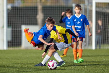 Imágenes del encuentro Bernart Etxepare 0-1 Liceo Monjardín de la segunda jornada del XL Torneo Interescolar.