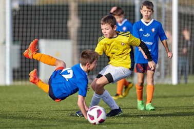 Imágenes del encuentro Bernart Etxepare 0-1 Liceo Monjardín de la segunda jornada del XL Torneo Interescolar.