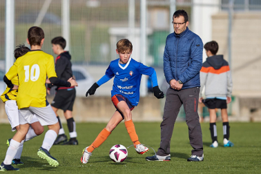 Imágenes del encuentro Bernart Etxepare 0-1 Liceo Monjardín de la segunda jornada del XL Torneo Interescolar.
