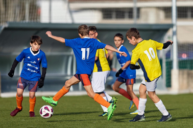 Imágenes del encuentro Bernart Etxepare 0-1 Liceo Monjardín de la segunda jornada del XL Torneo Interescolar.