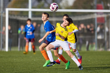 Imágenes del encuentro Bernart Etxepare 0-1 Liceo Monjardín de la segunda jornada del XL Torneo Interescolar.